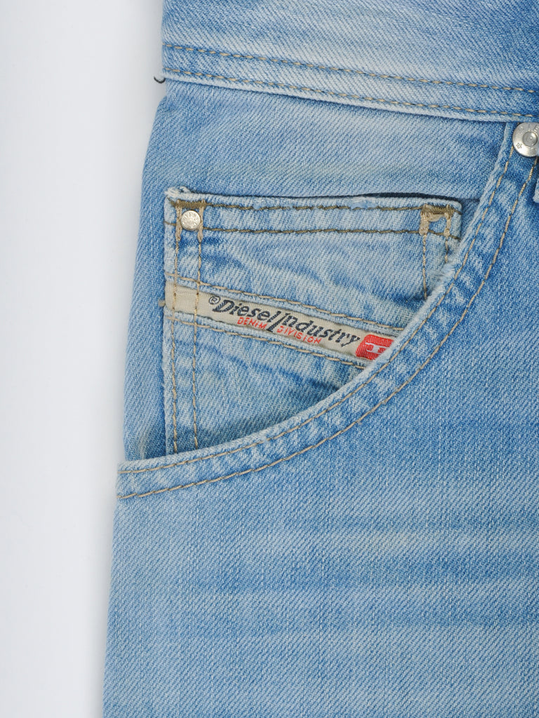 Diesel Krooley Slim Carrot Jeans at Luxmrkt Mens Luxury Consignment Edmonton luxmrkt.ca luxmrkt.com