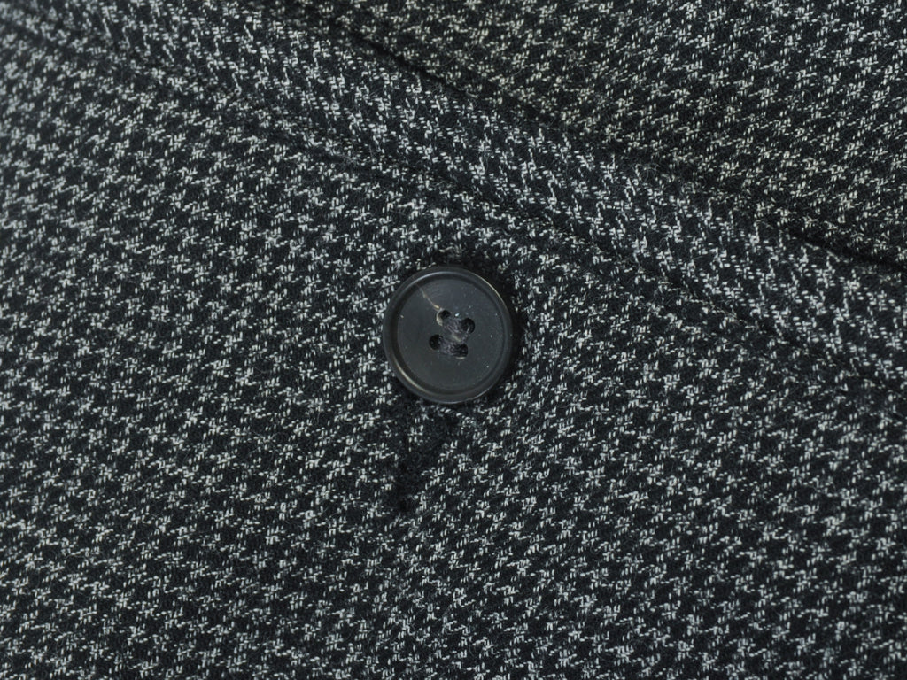 7d Twenty-One Cropped Pants at Luxmrkt Mens Luxury Consignment Edmonton luxmrkt.ca luxmrkt.com