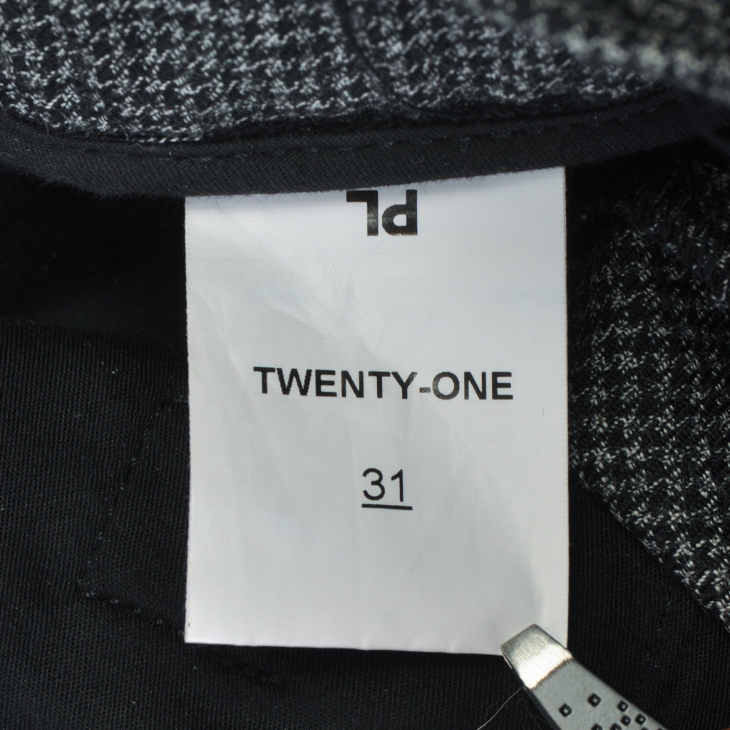 7d Twenty-One Cropped Pants at Luxmrkt Mens Luxury Consignment Edmonton luxmrkt.ca luxmrkt.com